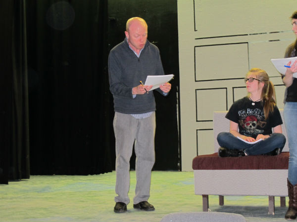 Zelda (Gwyneth Strope) has turned the coffee machine (Jason Patrick Palmer) into a robot.